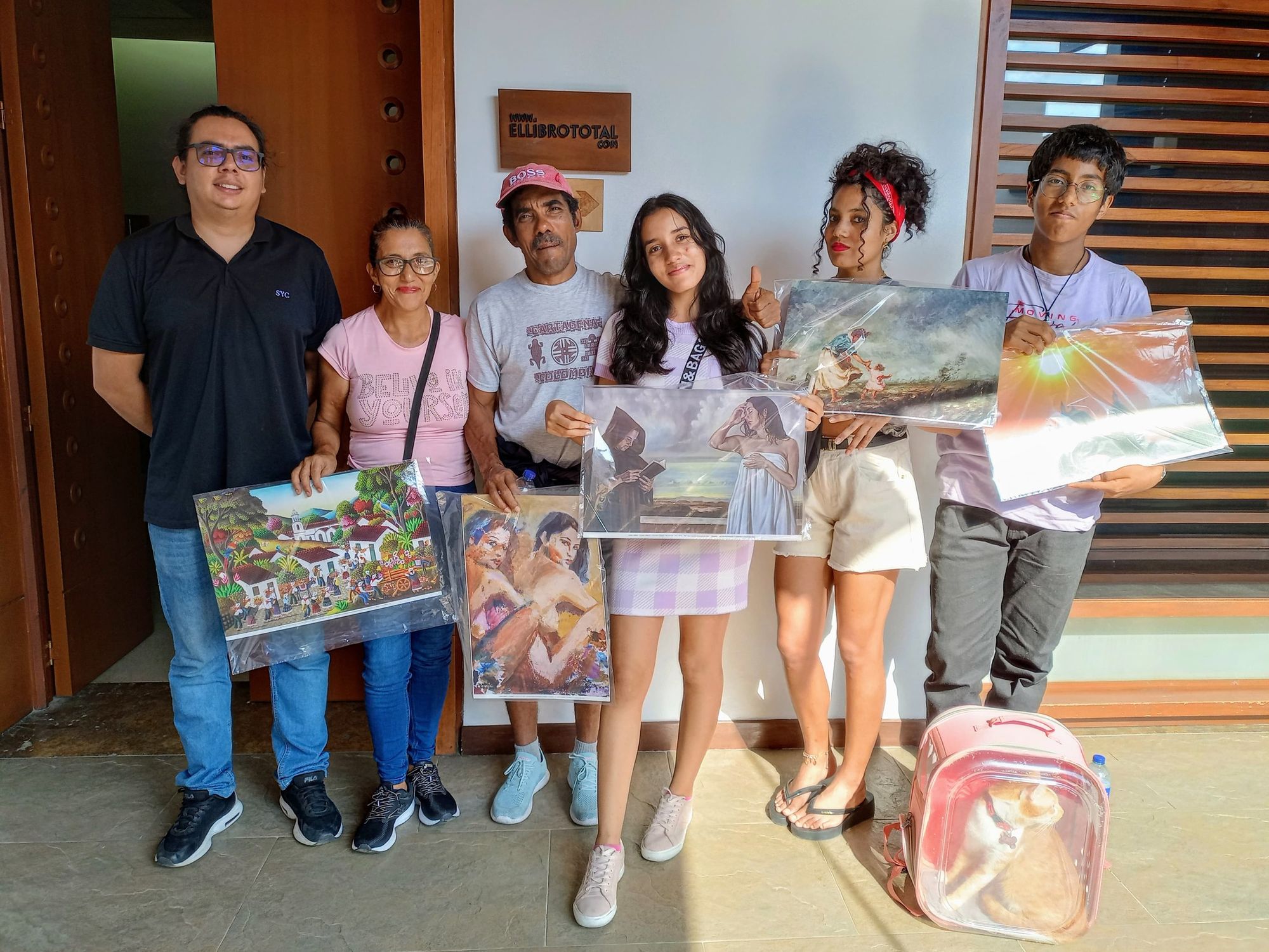 Visitas al proyecto cultural de la Casa del Libro Total
