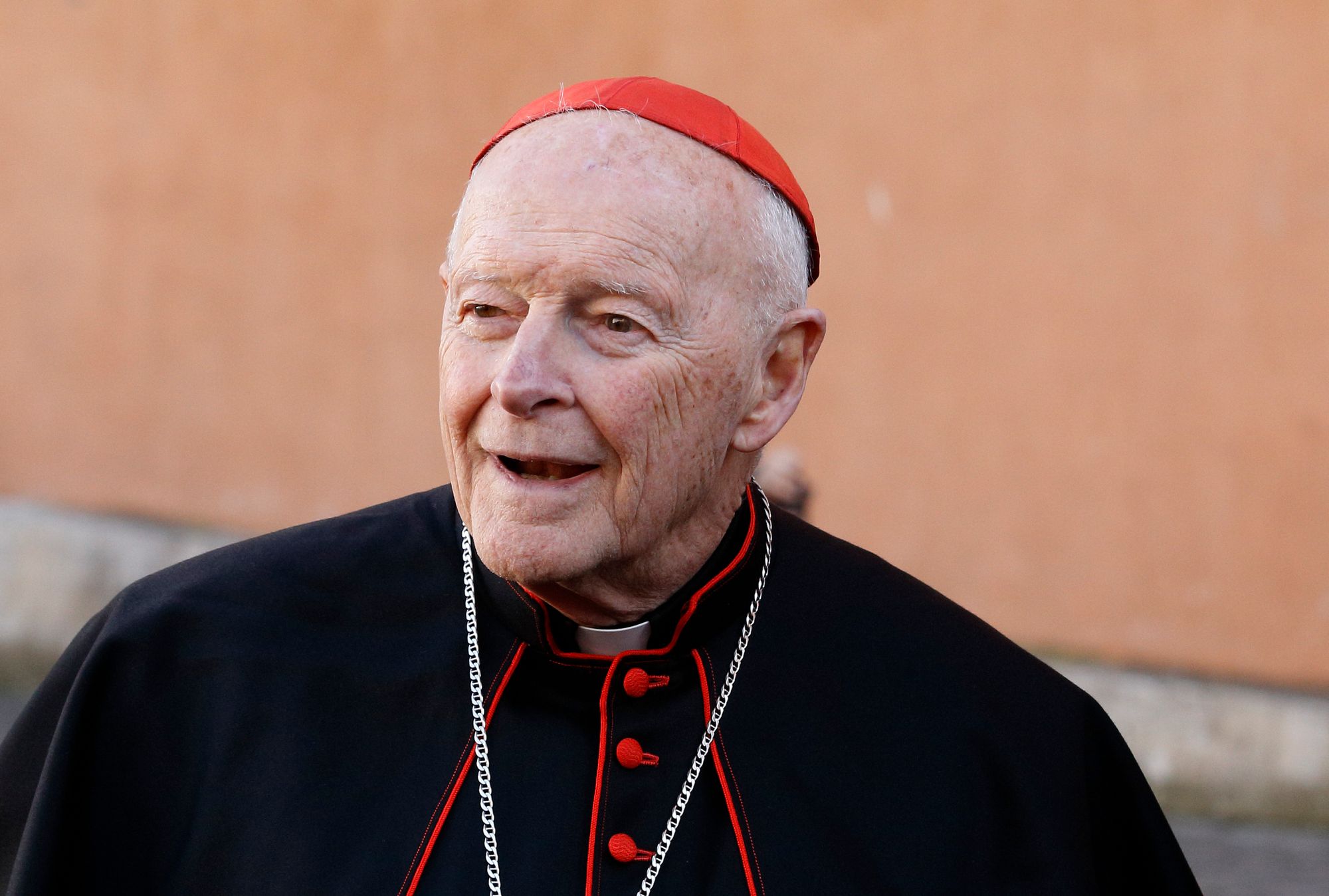 Juez suspende caso de abuso sexual contra excardenal McCarrick por demencia