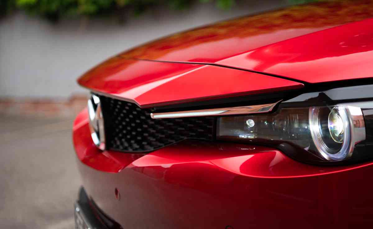 ¿Por qué Mazda ha decidido no continuar con la venta del MX-30 en Colombia?