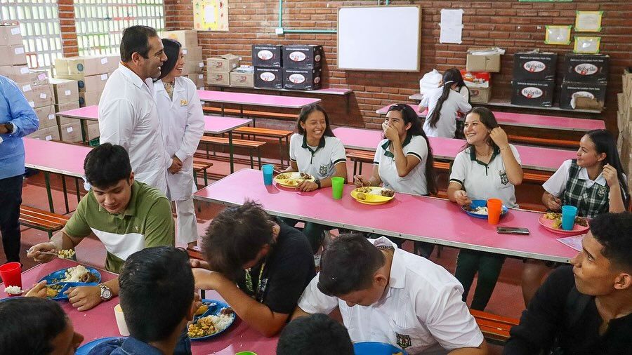 Juvenal Díaz Mateus, Gobernador de Santander, aboga por mejoras en infraestructura y transporte escolar