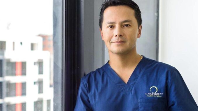 Reconocido cirujano plástico es acusado por la Fiscalía de homicidio culposo