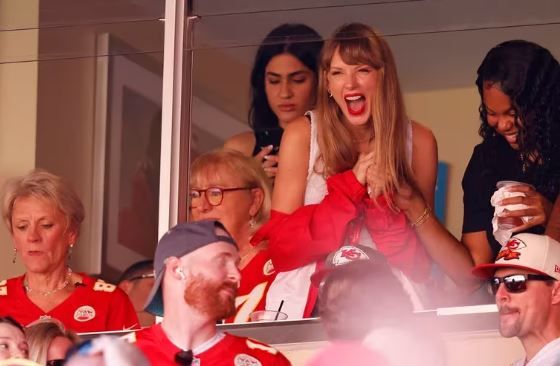 Travis Kelce se volvió romántico  al dedicarle su Touchdown a Taylor Swift