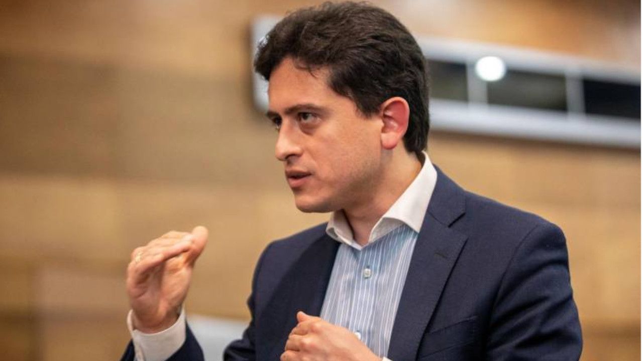 Director de la DIAN responde a acusaciones de persecución a grandes cadenas