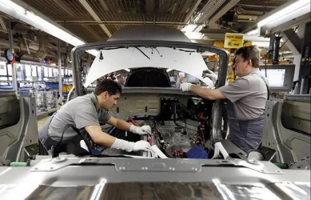 Producción manufacturera de Colombia cayó en noviembre por noveno mes consecutivo