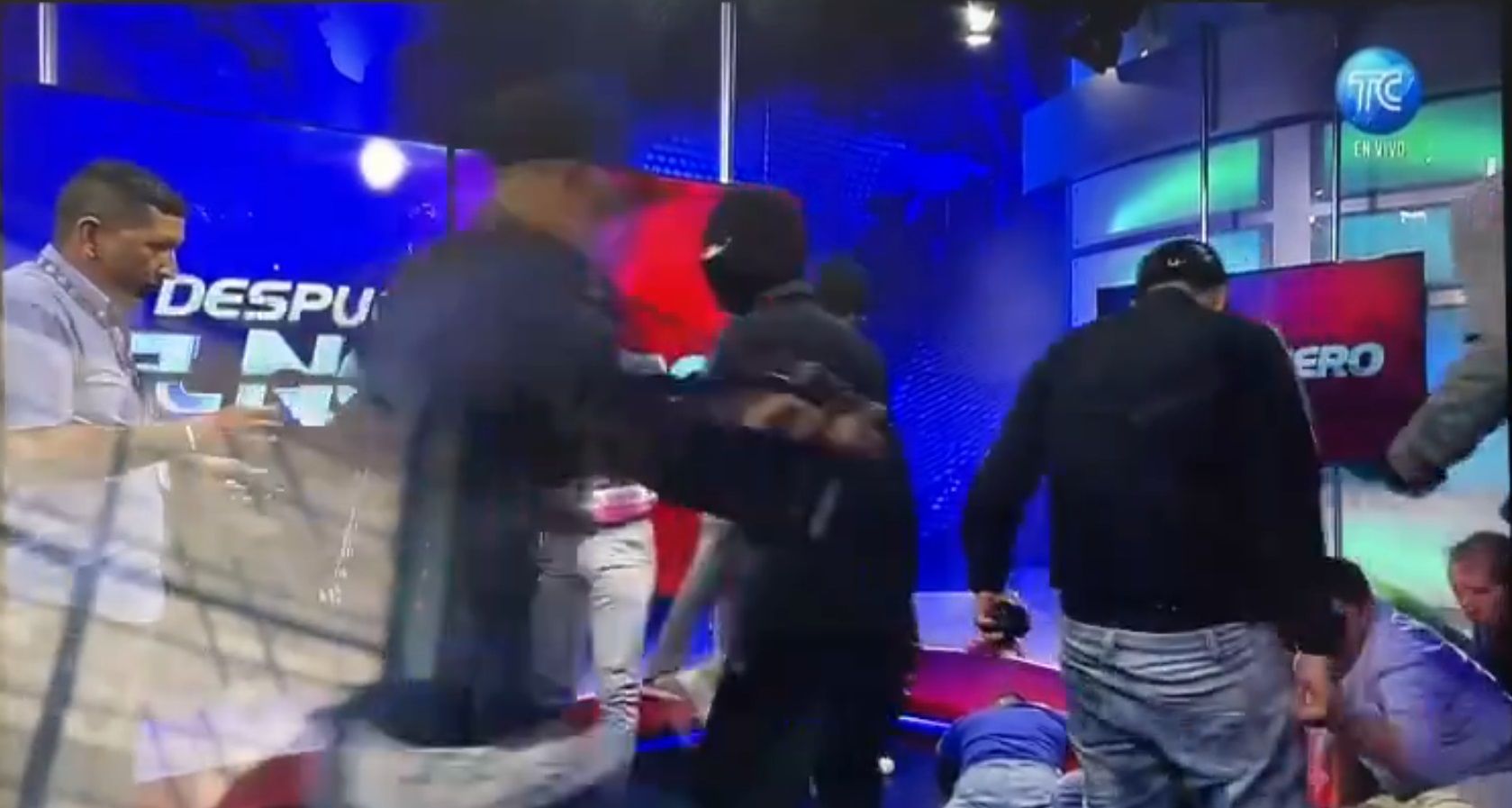 Caos en el primer día de Estado de excepción en Ecuador: explosiones, secuestros e incidentes en cárceles