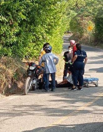 Padre e hijo sufrieron accidente en la Mesa de los Santos