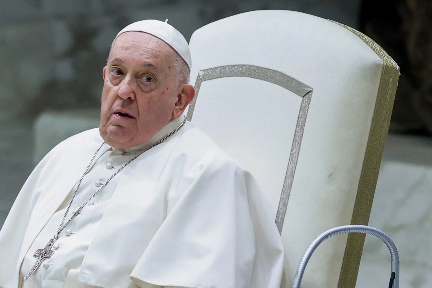 Bronquitis afecta la voz del Papa Francisco durante audiencia en el Vaticano