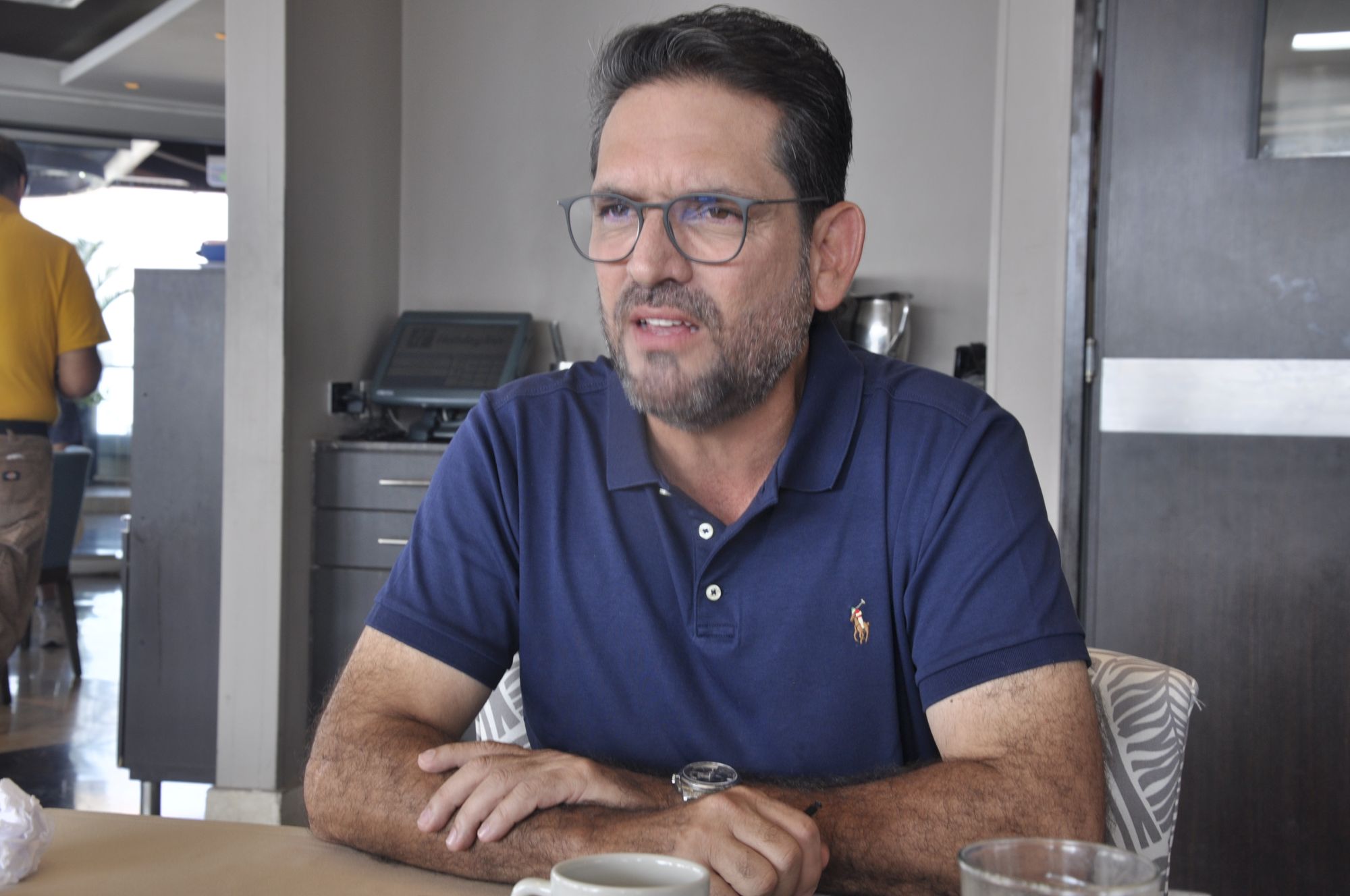 “Muchos políticos no conectan con el ciudadano porque se ponen un disfraz”