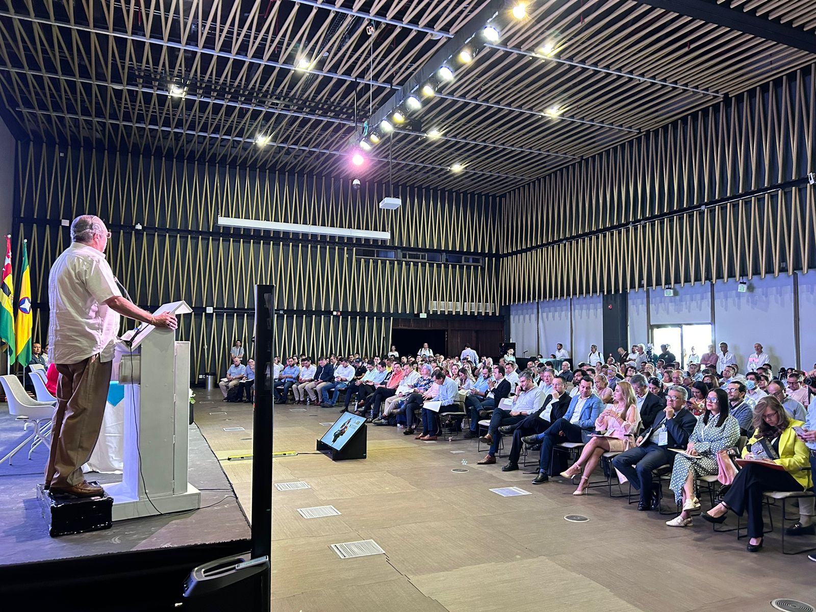 ‘La Constitución Política de 1991 está detenida en el tiempo’, dice senadora Gloria Flórez Schneider