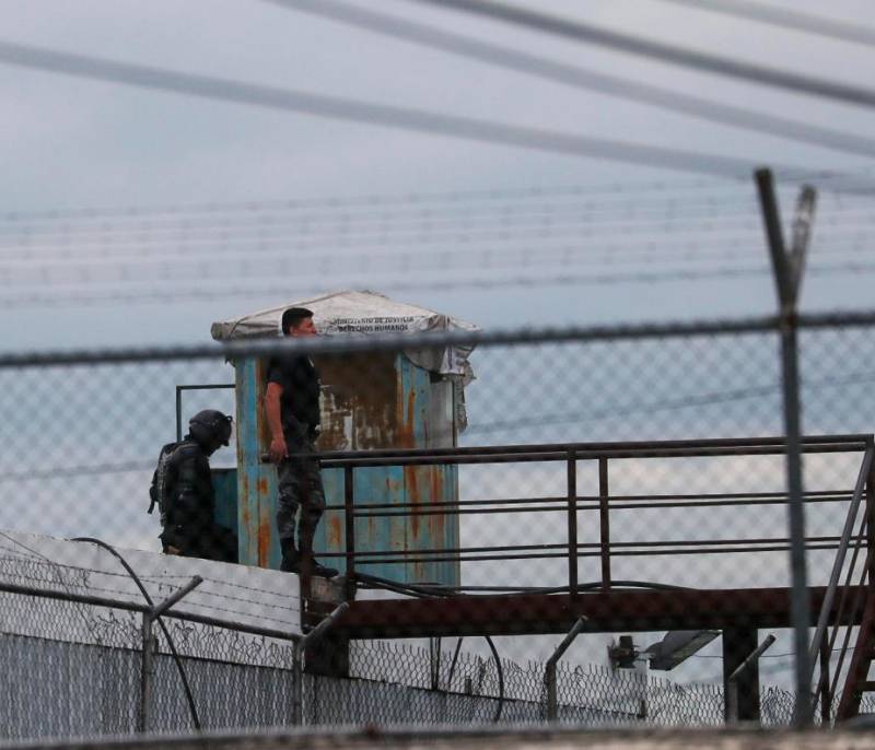 Liberan en Ecuador 178 miembros de control que fueron tomados como rehenes