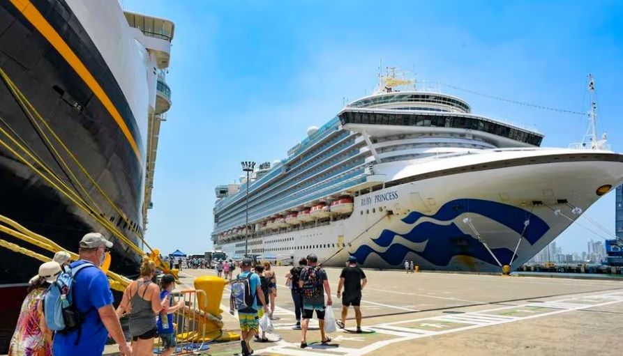 ¡Histórico! Cartagena recibió seis cruceros en un día, estableciendo nuevo récord turístico