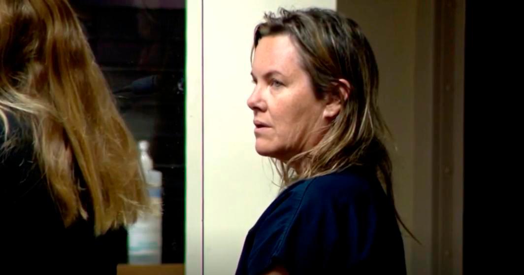 Candidata política apuñala a su familia acusándolos de ser el diablo