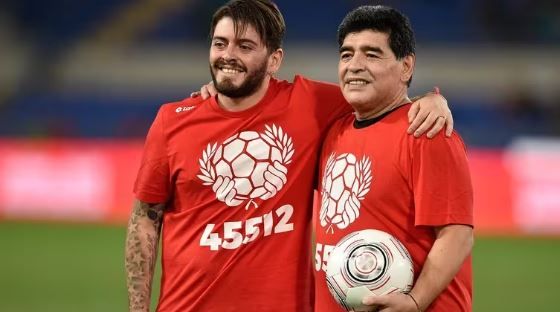 Hijo de Maradona sigue creyendo que su padre fue asesinado