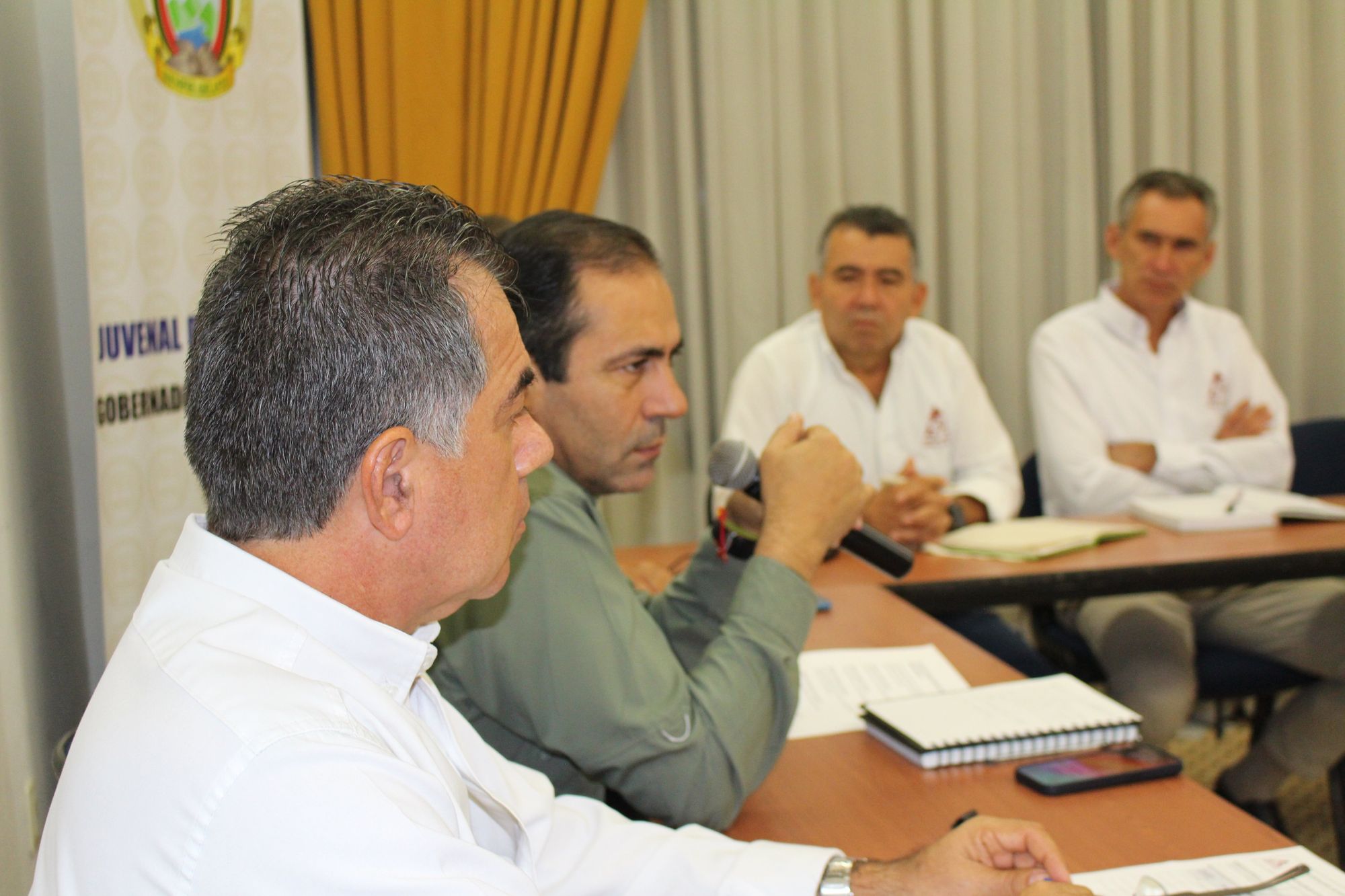 Gobernador de Santander anuncia plan integral para revitalizar la industria cafetera