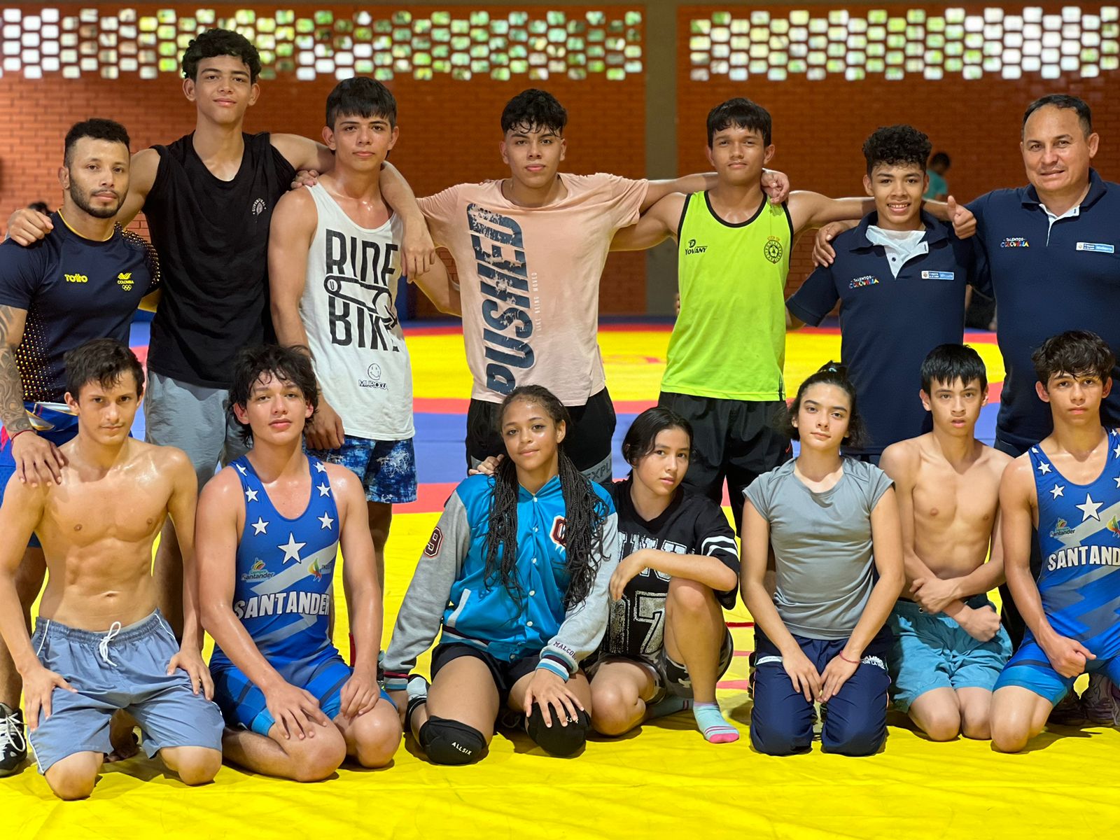 Luchadores buscan clasificación a Juegos Bolivarianos de la Juventud
