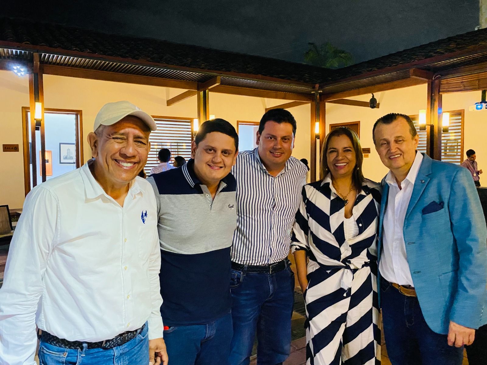 Historias de los empresarios se comparten en Casa del Libro Total