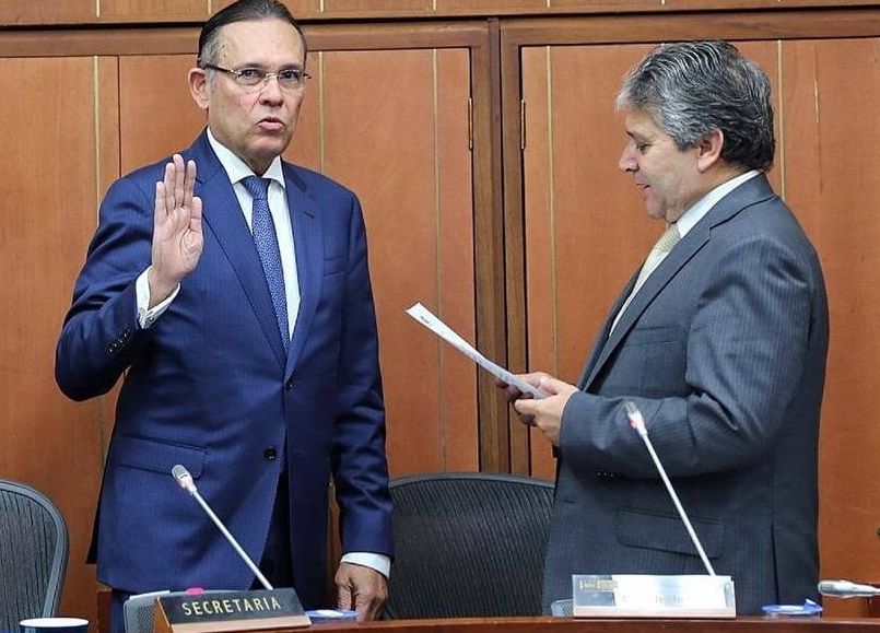 Crisis ideológica en el conservatismo provocó la renuncia del senador Efraín Cepeda Sarabia