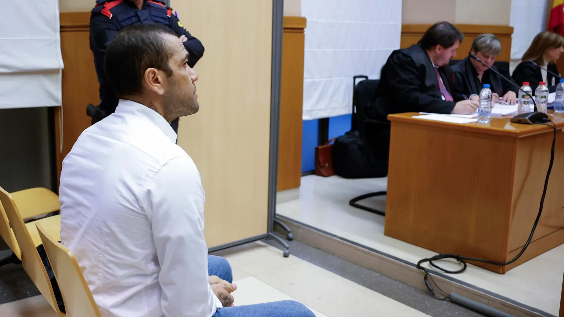 Dani Alves es condenado a cuatro años y medio de cárcel