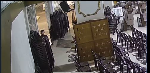 Ni las sillas de la iglesia se salvaron de una 'rata' en Bucaramanga
