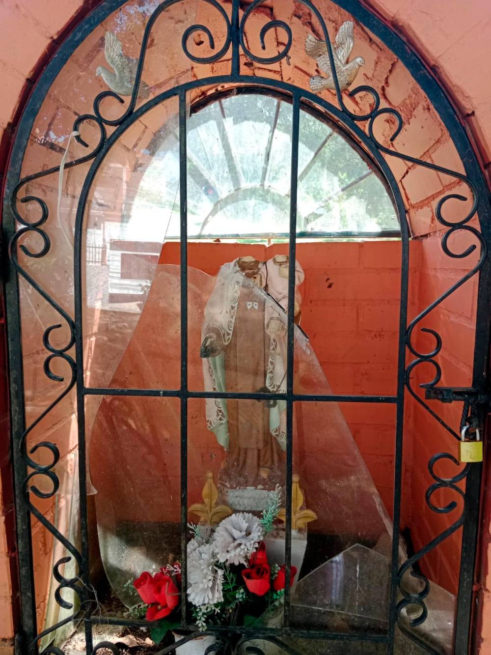 Vándalos destrozaron imagen de la Virgen María en La Joya