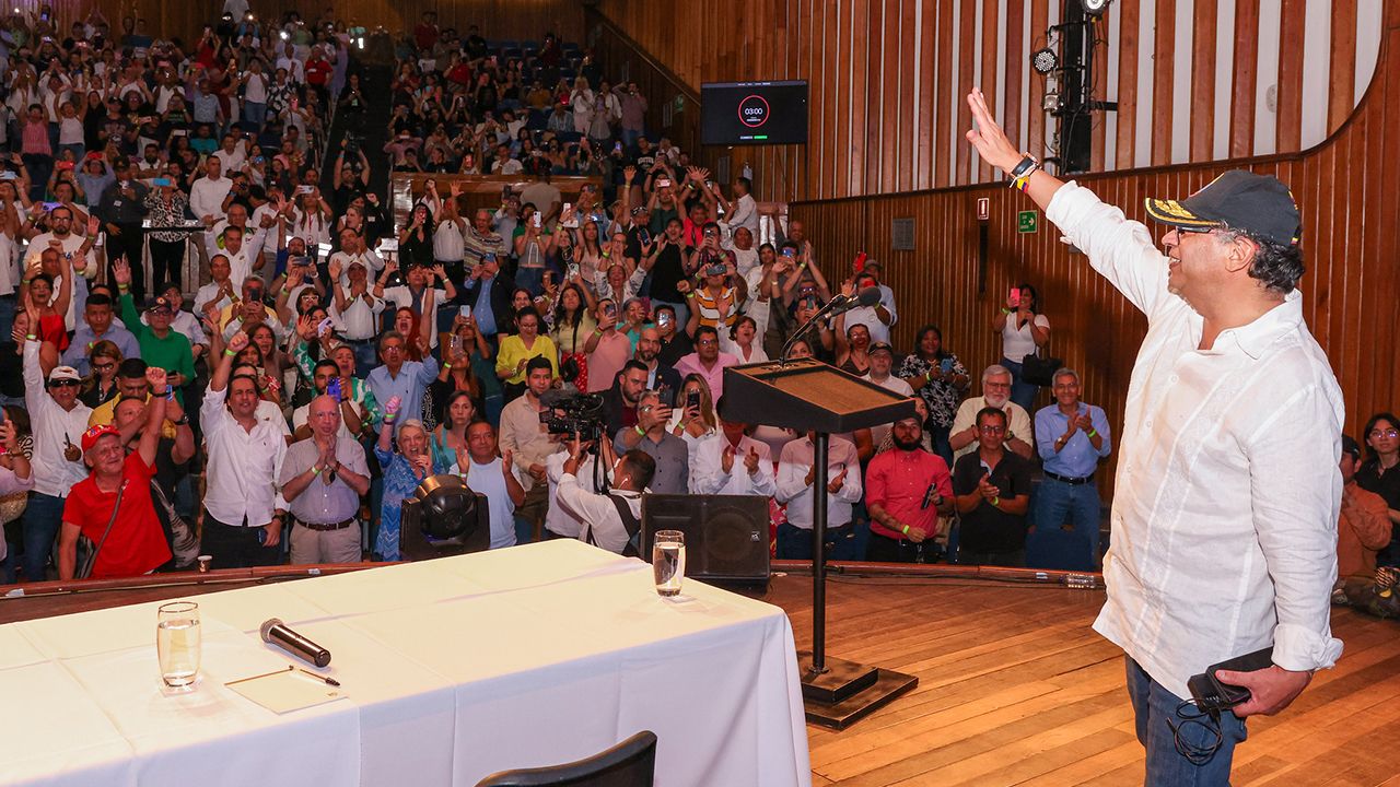 Defender el agua, transformar Ecopetrol y revivir el tres, las propuestas de Petro para Santander