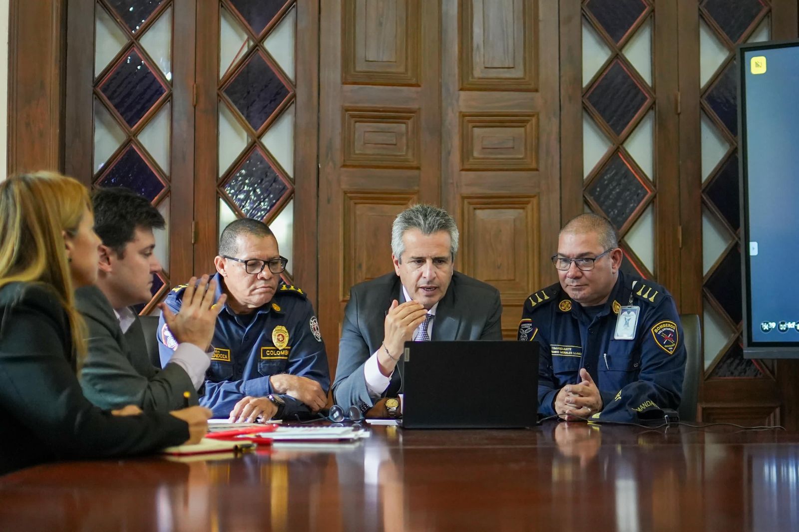 Incluyen a Santander en entrega de dotación para cuerpos de bomberos, repartirán 232 en todo el país