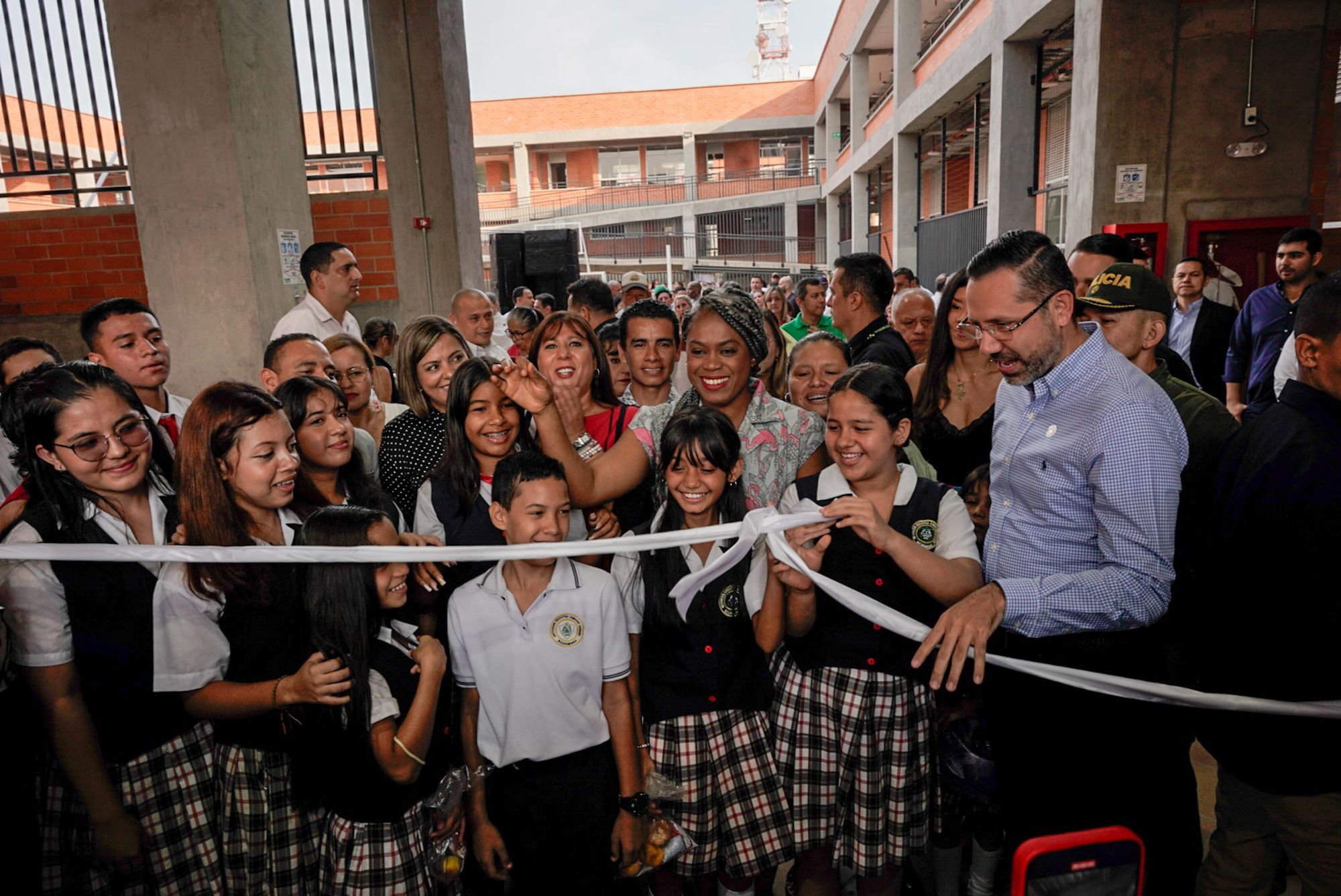 “Cuando los niños cruzan la puerta de un colegio tienen el futuro garantizado”