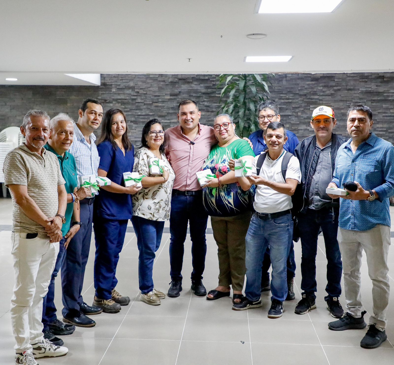 Puntualidad de funcionarios fue recompensada en Floridablanca