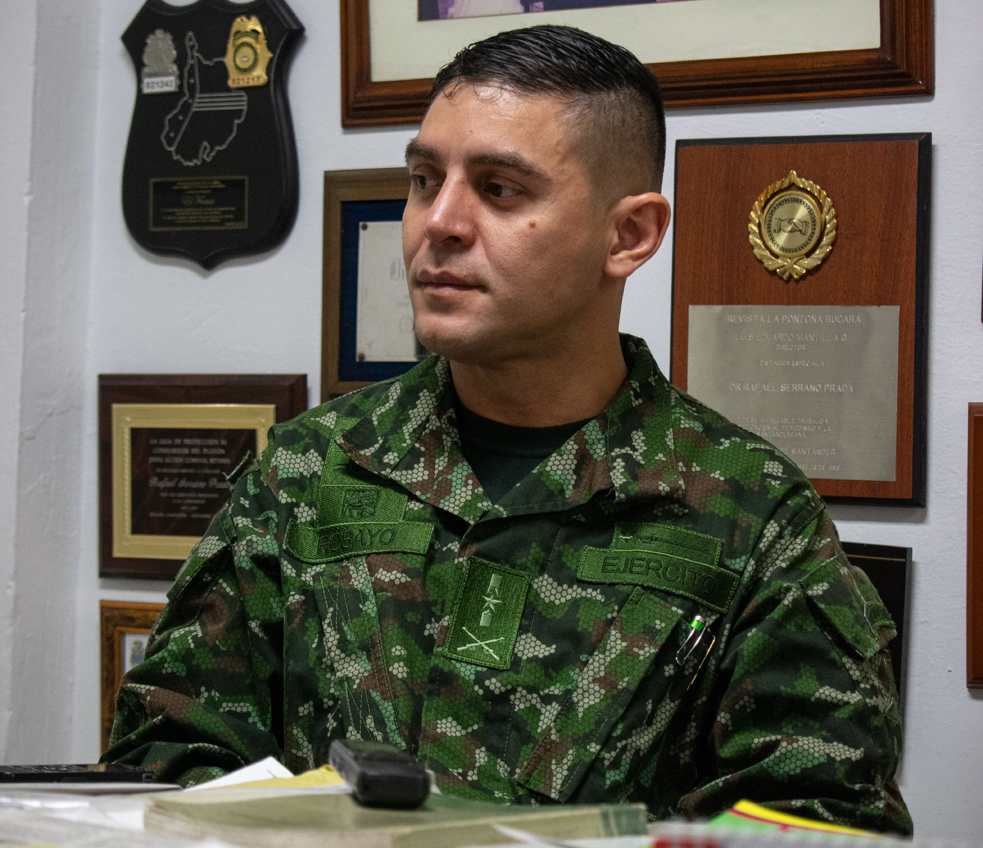 Hombres y mujeres a cumplir el deber de servirle a la patria