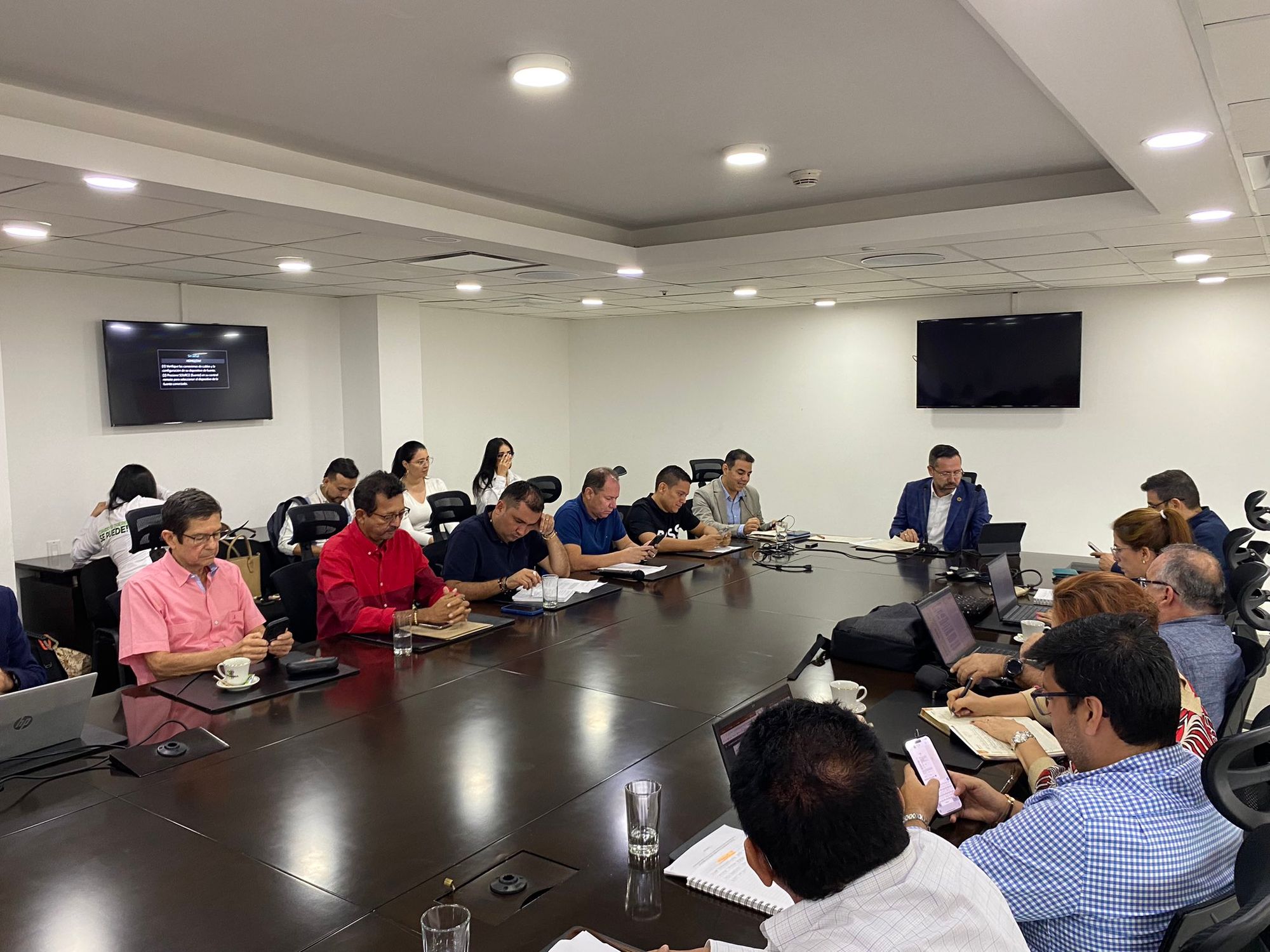 Alcaldes definen implementar el Pico y Placa metropolitano