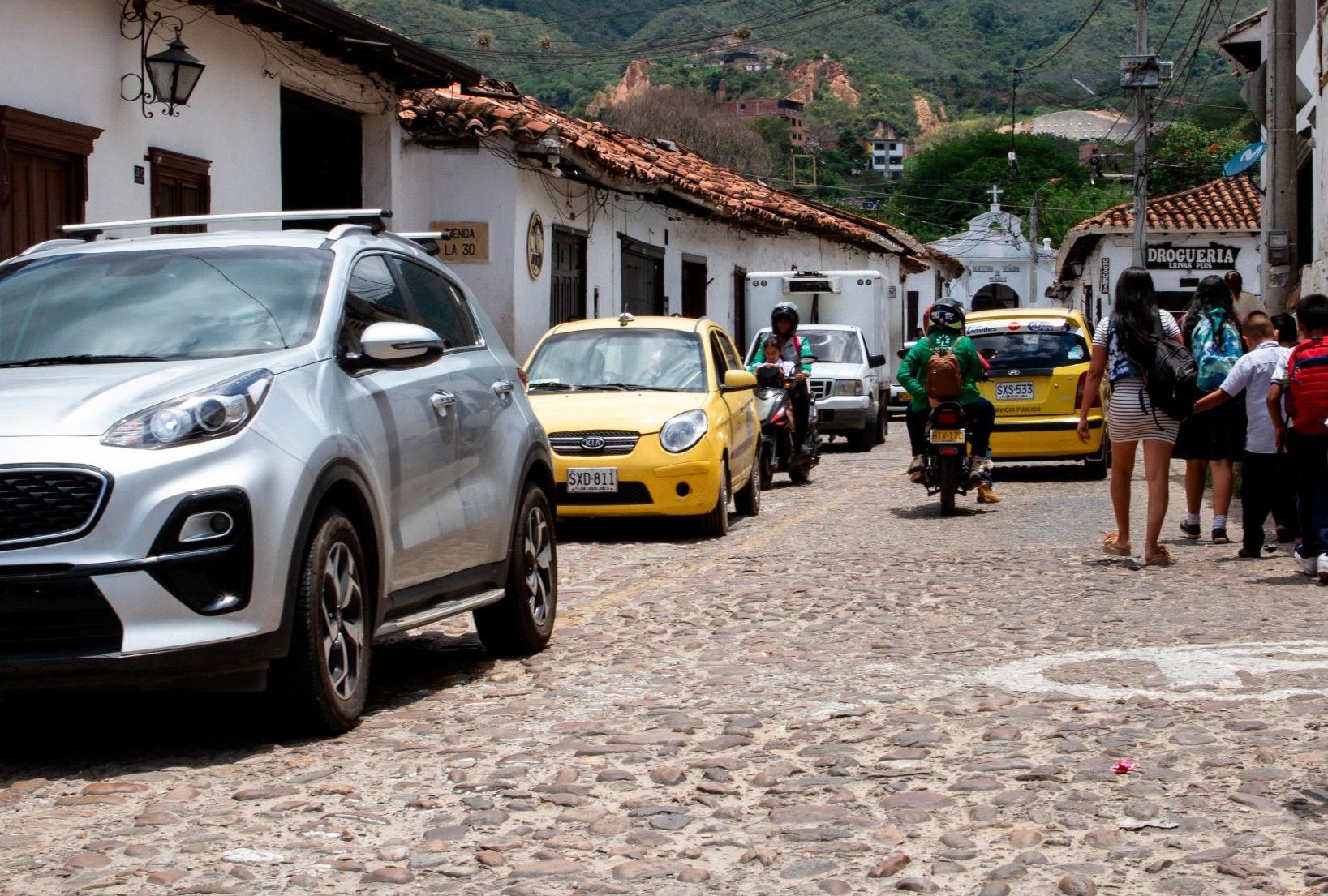 Caos en el tránsito de Girón necesita regulación urgente