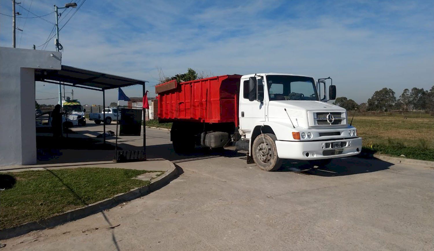 ¡Fatal accidente! Hombre pierde la vida al quedar atrapado bajo un camión