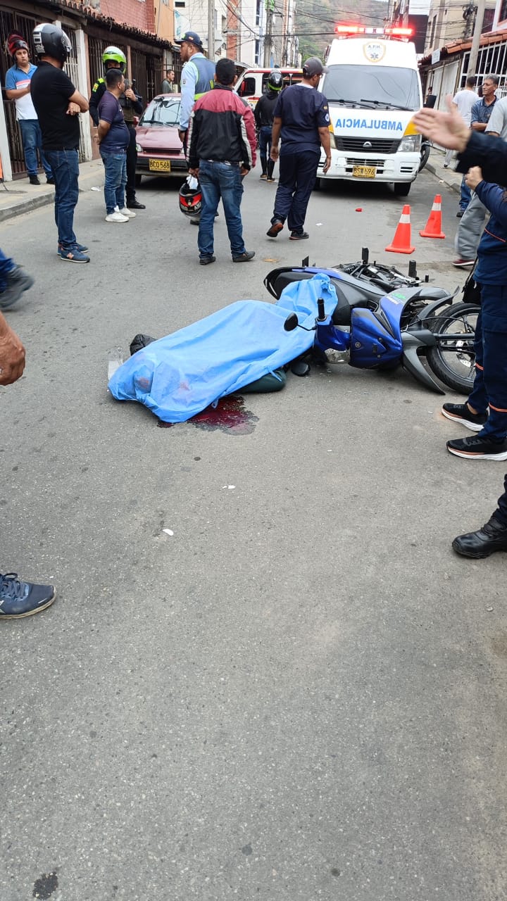 La muerte le madrugó a una motorizada en Girón