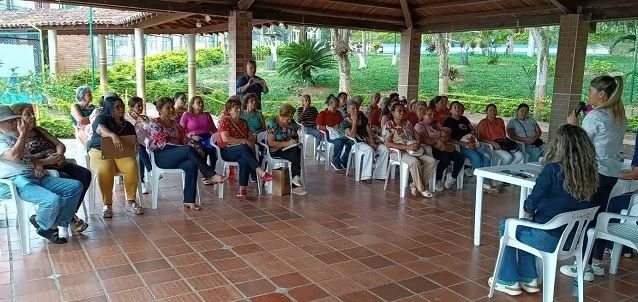 Mujeres florideñas contribuyen con ideas al Plan de Desarrollo Municipal