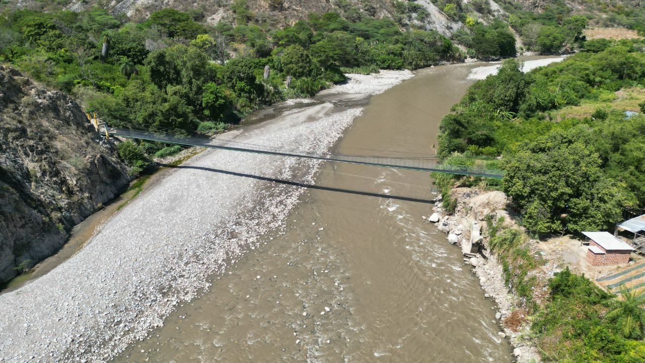 Puente en Cepitá (S) presenta fallas estructurales a meses de su entrega