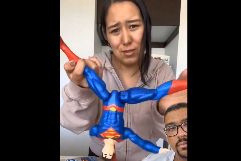 Joven le rompe juguetes nuevos a su novio “para que piense más en su matrimonio”