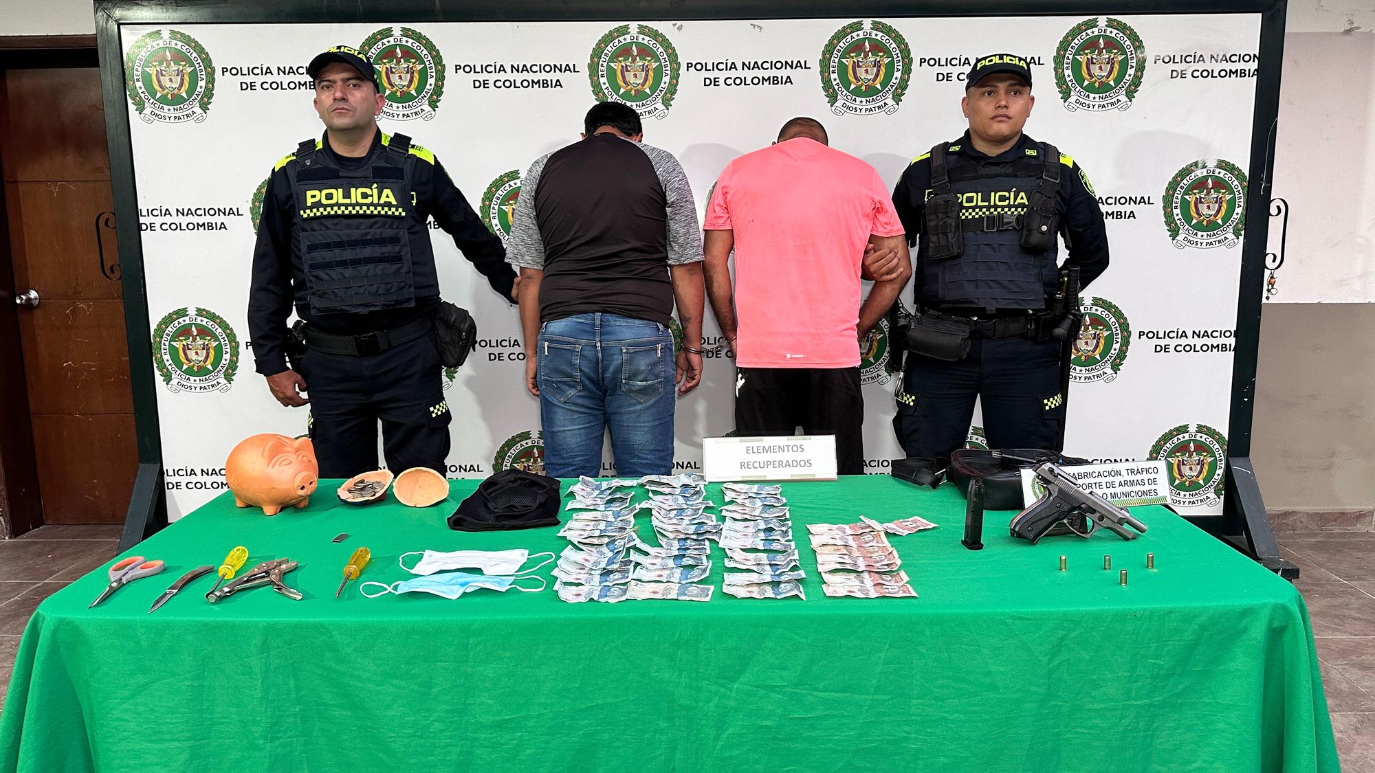 Apartamenteros fueron sorprendidos en plena huida