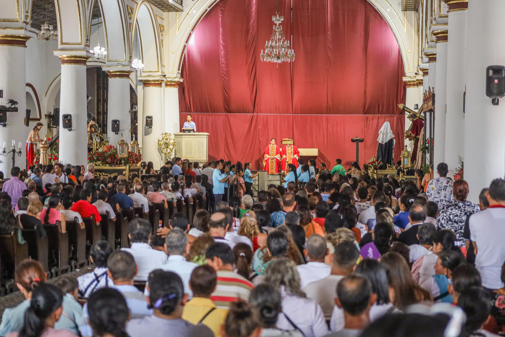 Basílica Menor de Girón recibe a miles de devotos