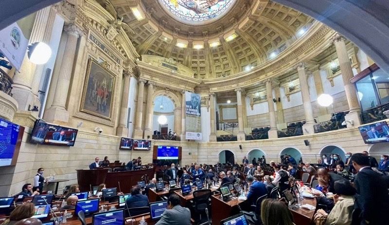 Convaleciente pero viva: así está la Reforma a la Salud en el Congreso