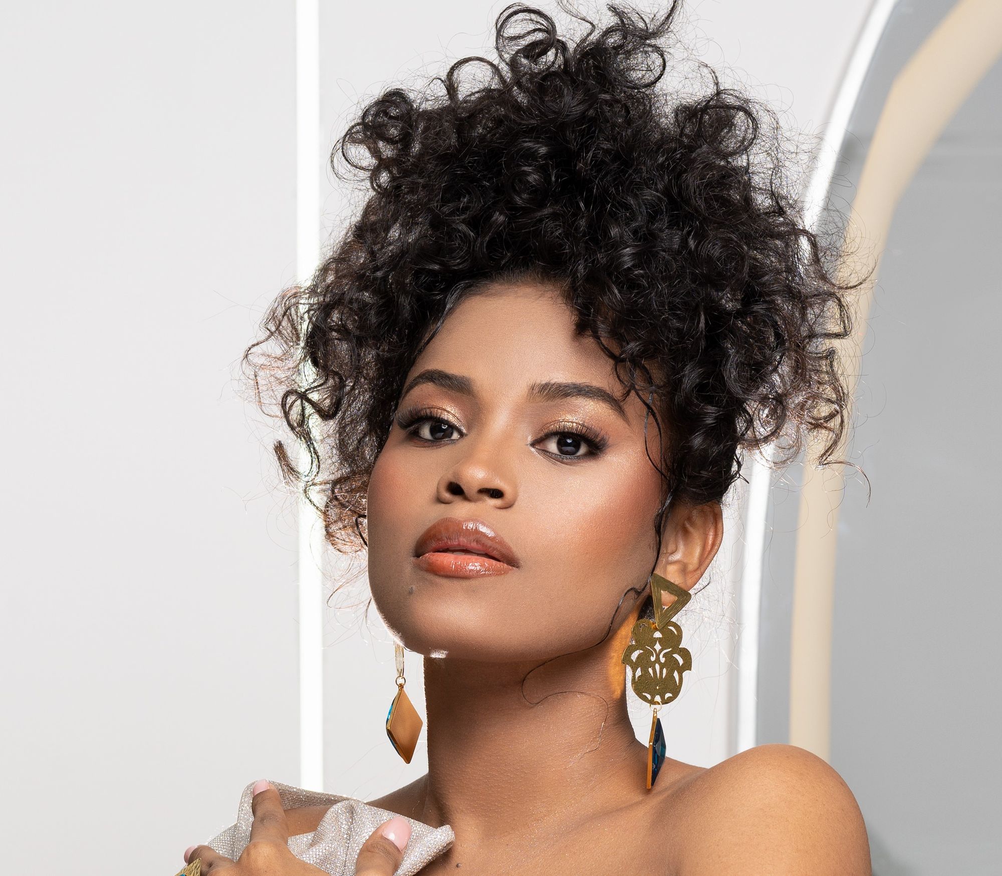 Shayra Fernanda con la calidez y belleza del Puerto Petrolero