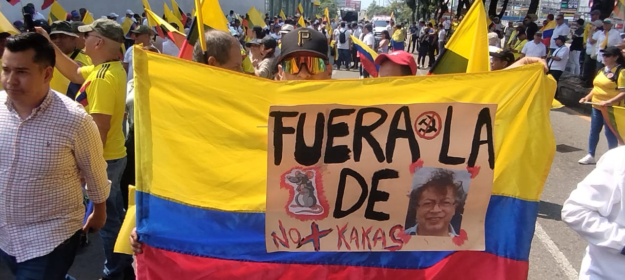 Piden apartar del cargo a Petro e iniciar juicio político en su contra