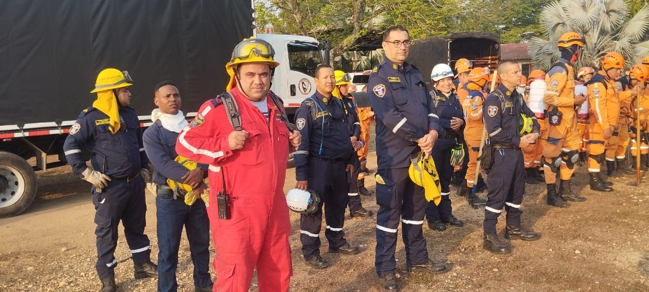 Bomberos buscan controlar incendio en Barrancabermeja