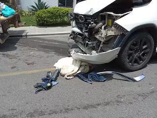 Microsueño habría ocasionado fuerte choque entre camioneta y camión de basura