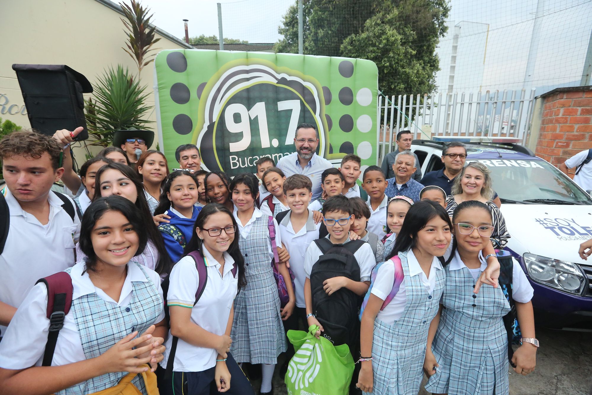 Madrugón del Alcalde de Bucaramanga para supervisar la seguridad en las instituciones educativas