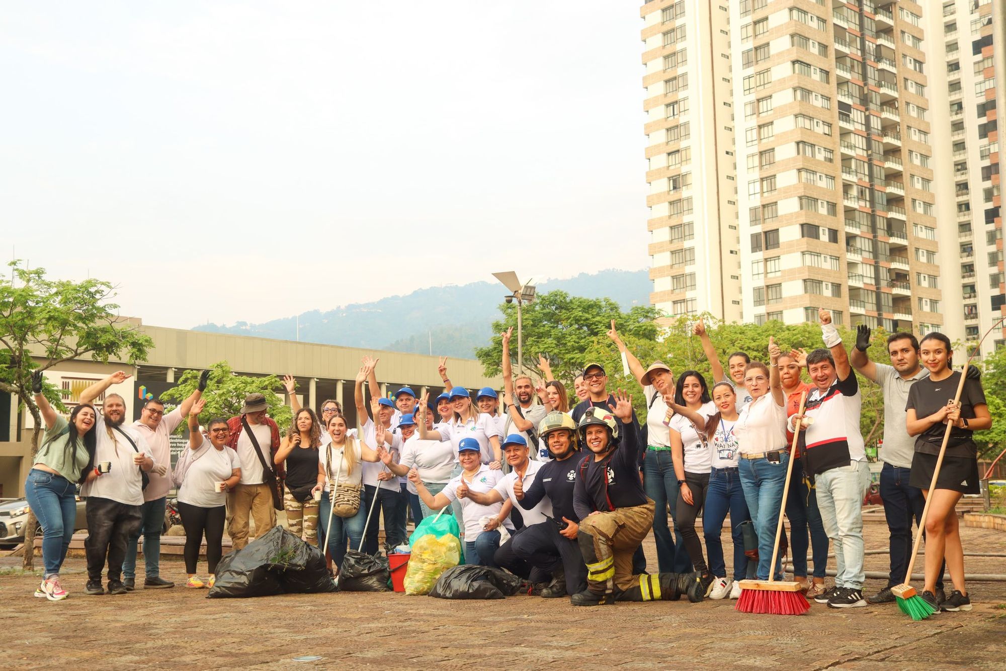Jornada de limpieza en el parque de La Hormiga con Bucaramanga Bonita Otra Vez