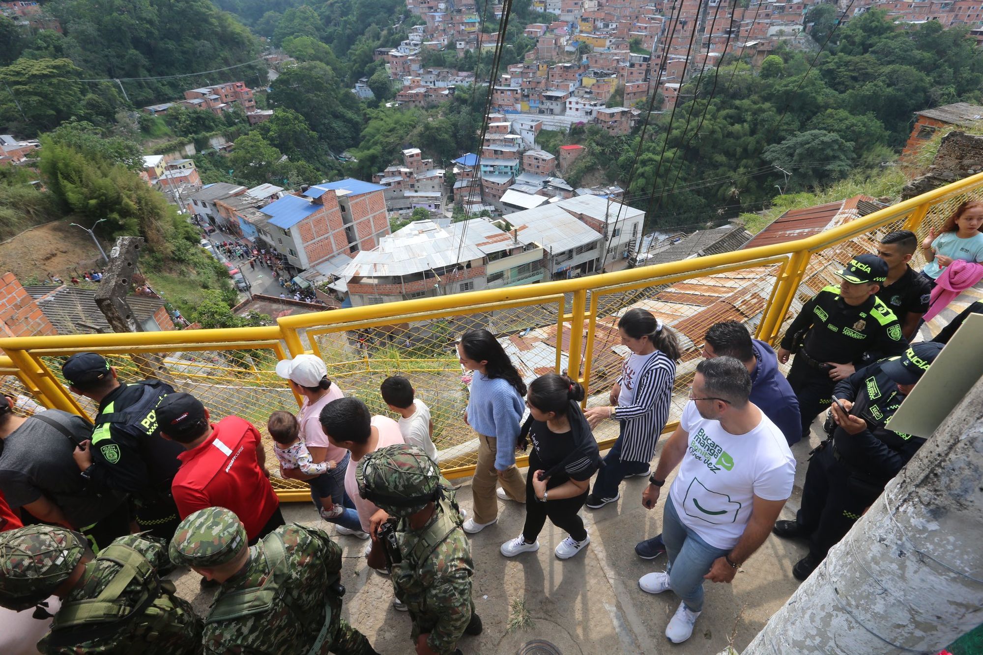 Más de 700 uniformados velan por la seguridad del Viacrucis de Morrorico en Bucaramanga