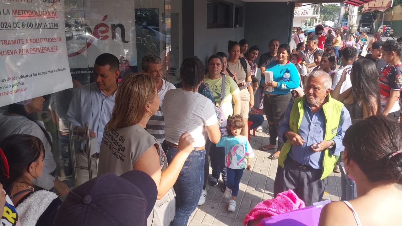 Enorme aglomeración porque vence plazo para registrarse en el Sisbén Bucaramanga