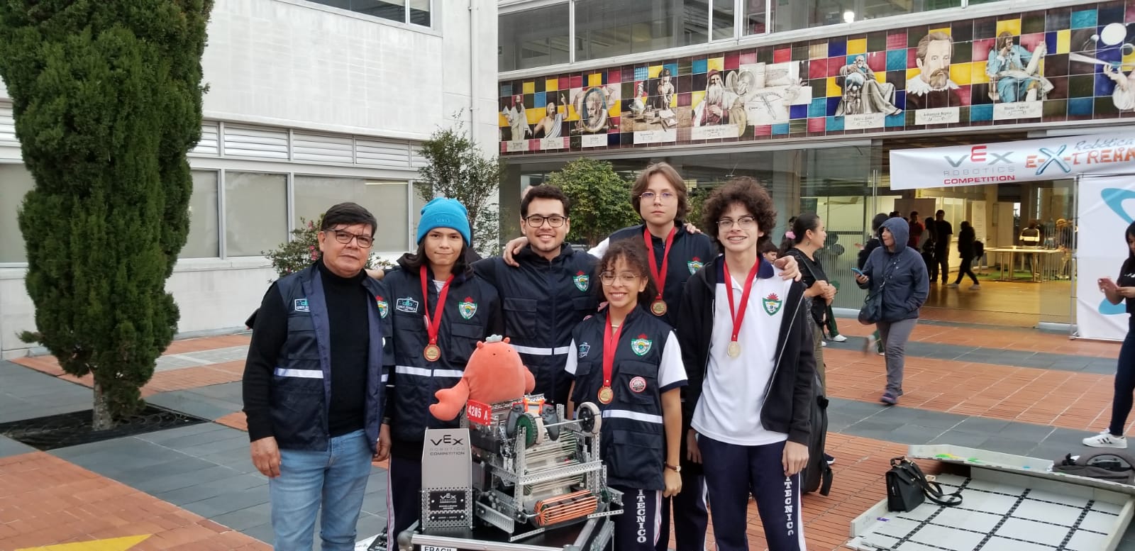 Continúa 'vaca' de santandereanos para representar a Colombia en mundial de robótica