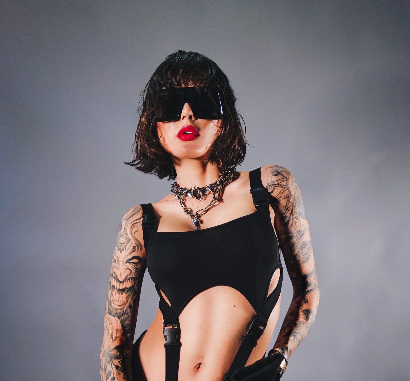 Natyash con un manifiesto de libertad