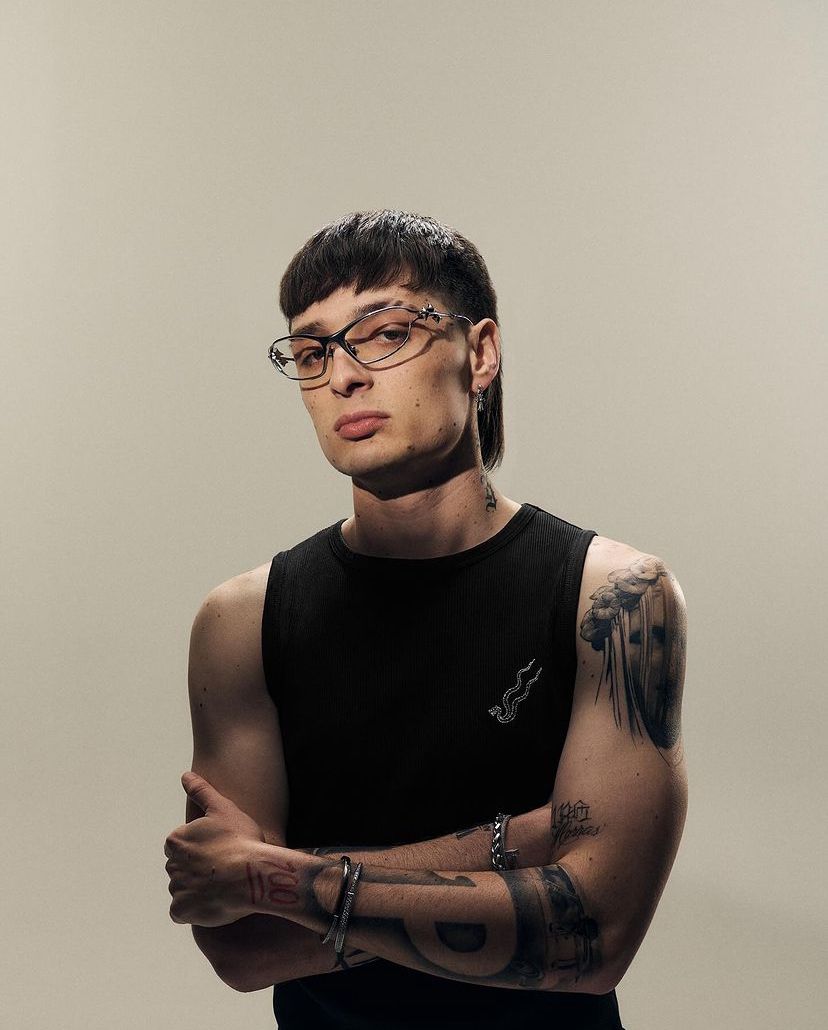 Rolling stone nombra a peso pluma " el nuevo artista más grande del planeta"